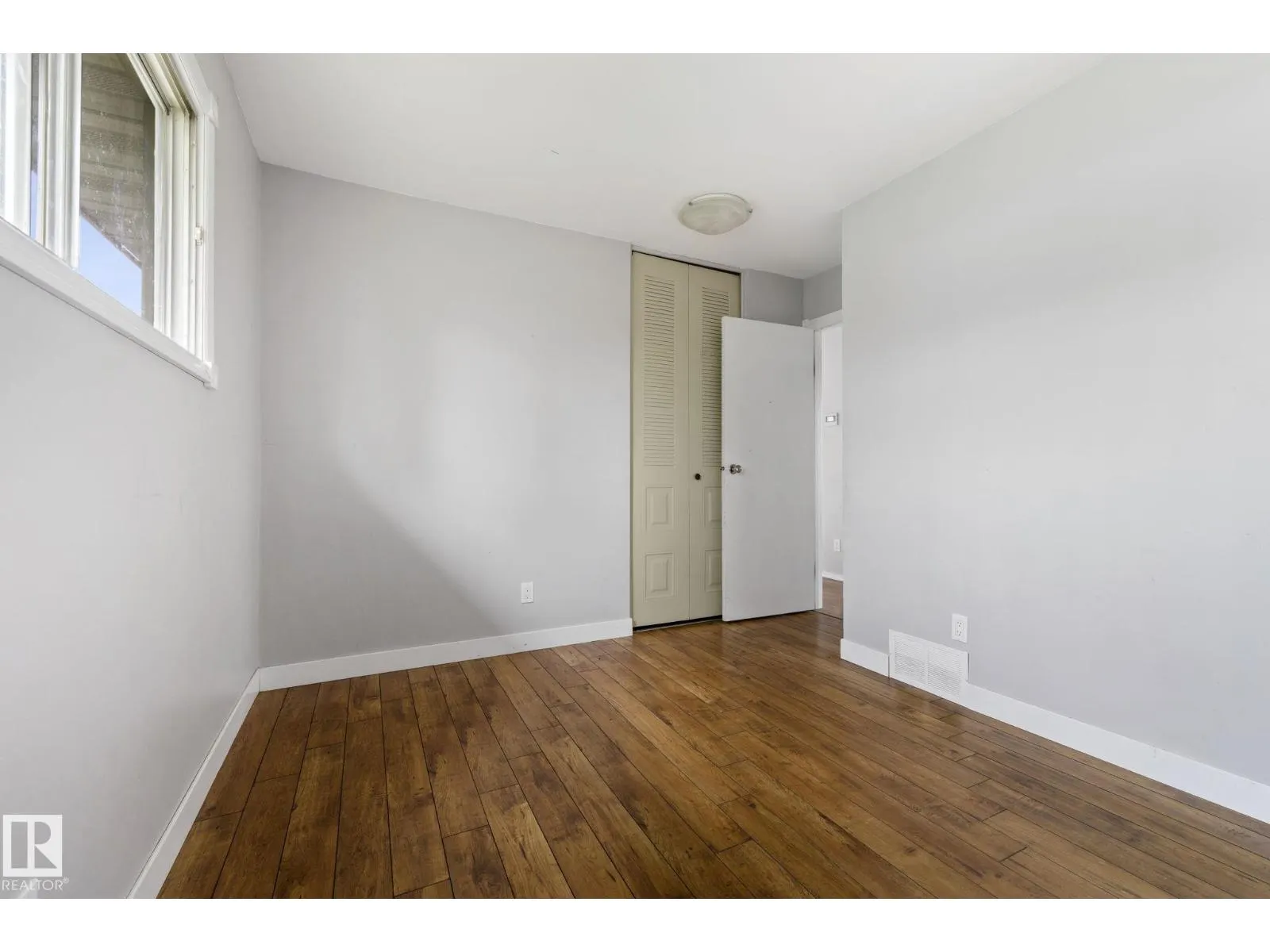 6 CAMPBELL CRES E