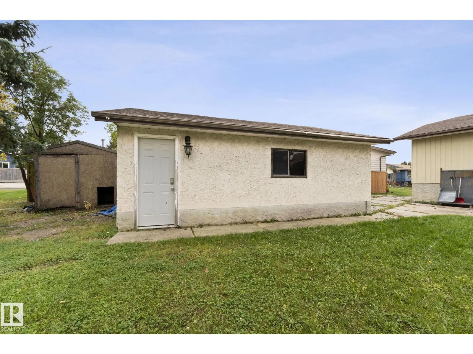 6 CAMPBELL CRES E
