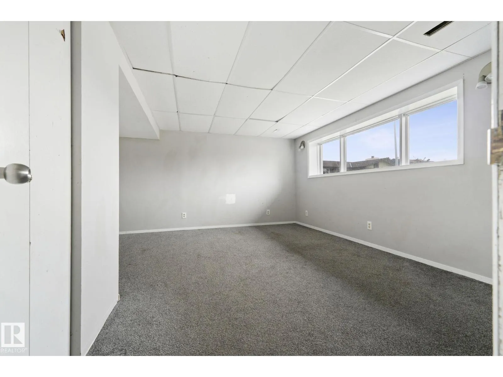 6 CAMPBELL CRES E