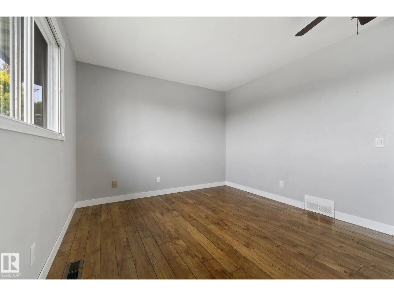 6 CAMPBELL CRES E