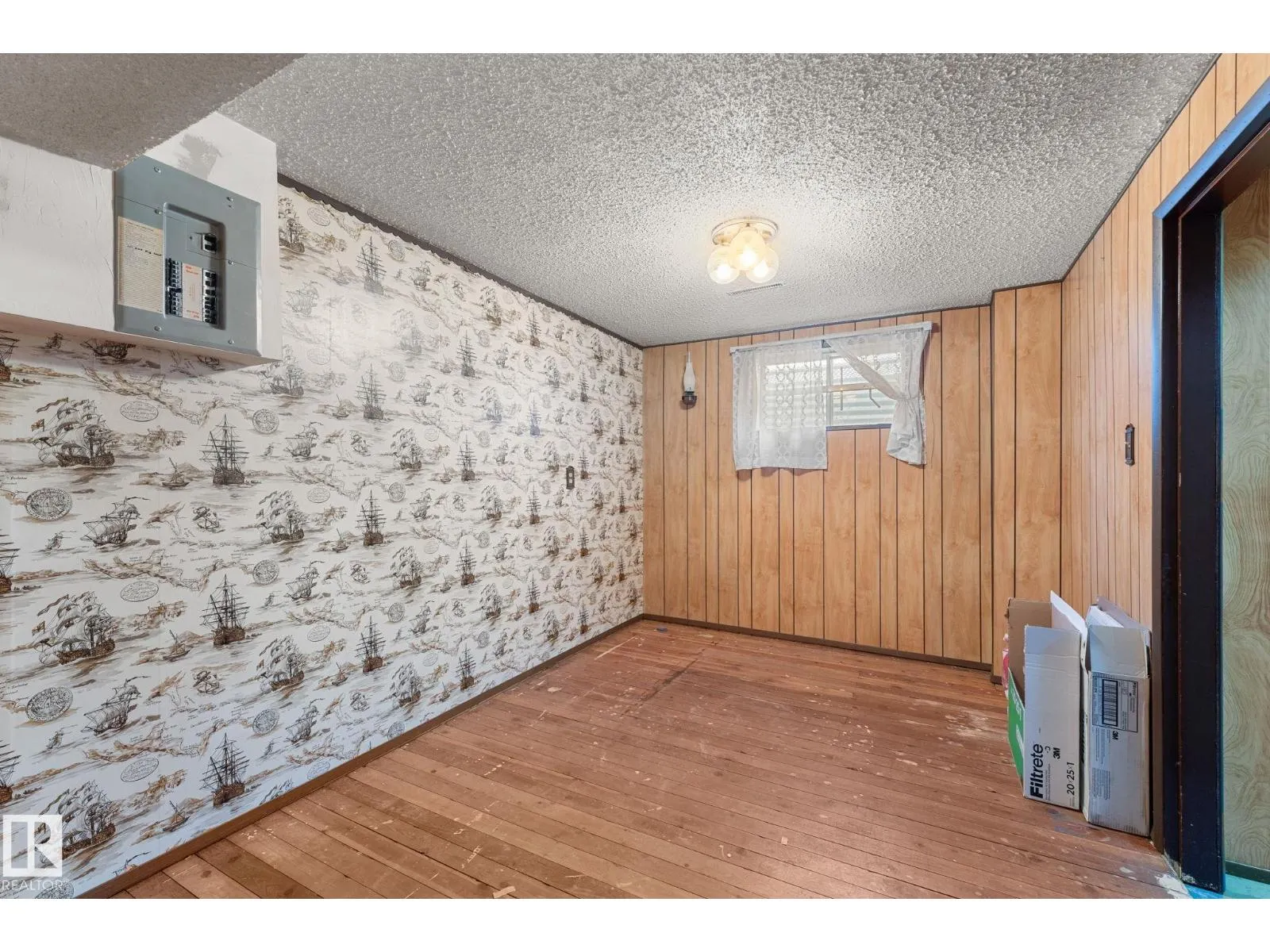 12227 58 ST NW