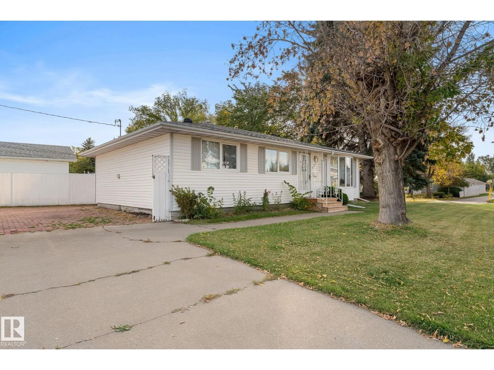 12227 58 ST NW