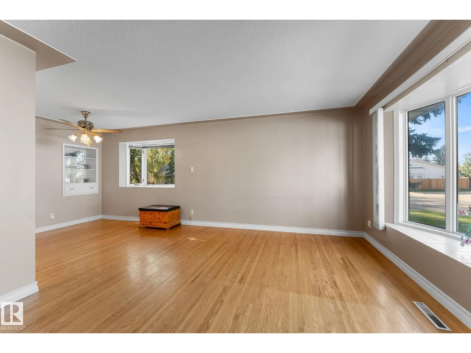 12227 58 ST NW