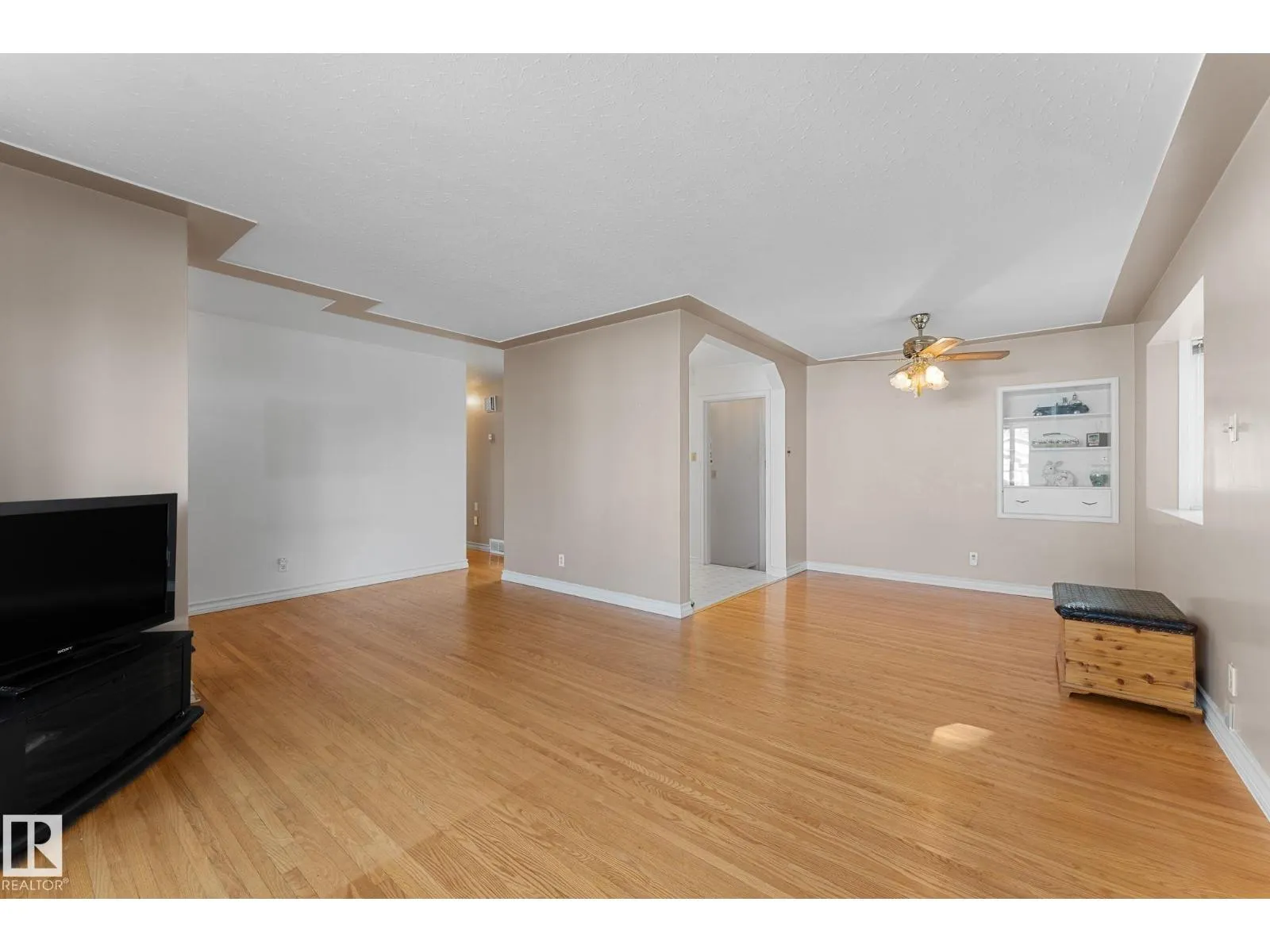 12227 58 ST NW