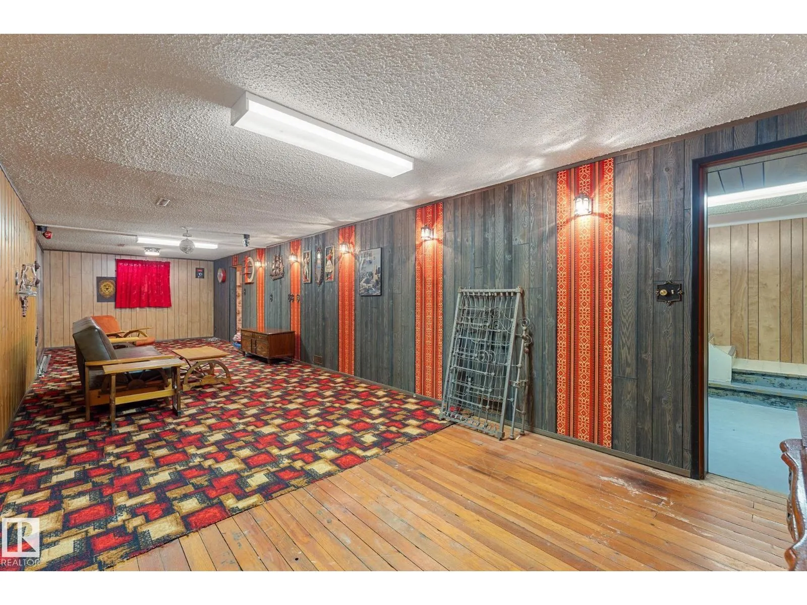 12227 58 ST NW