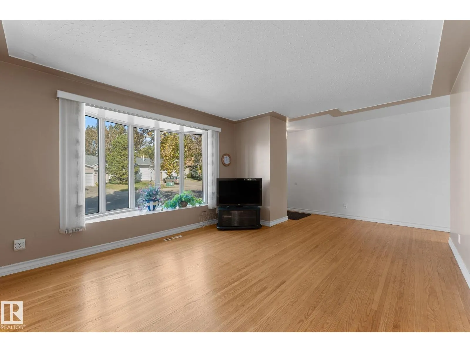 12227 58 ST NW