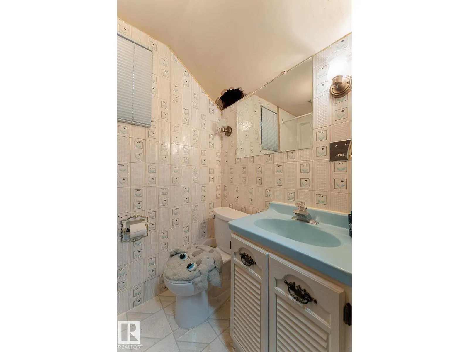 12227 58 ST NW