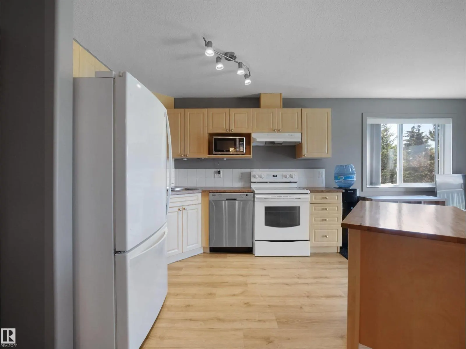 240 SPRUCE RIDGE RD