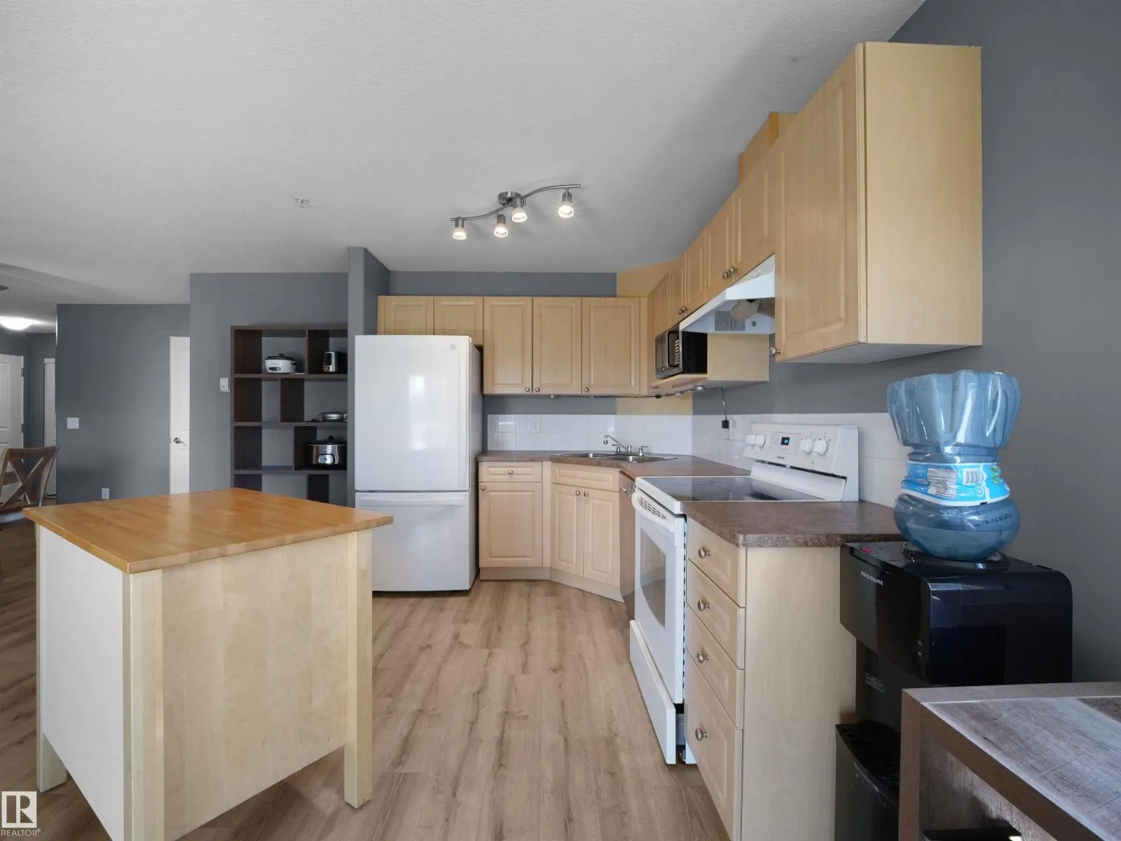 240 SPRUCE RIDGE RD