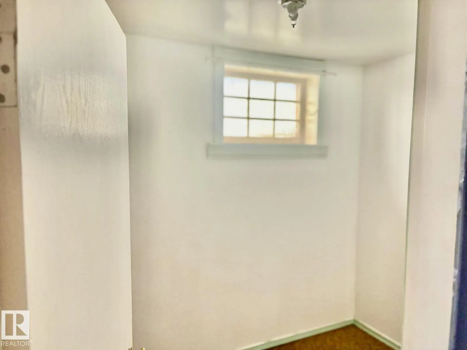 11922 69 ST NW