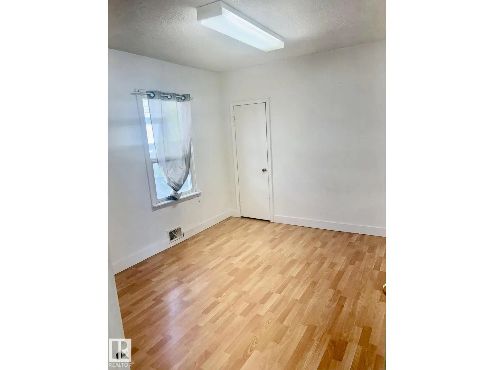 11922 69 ST NW