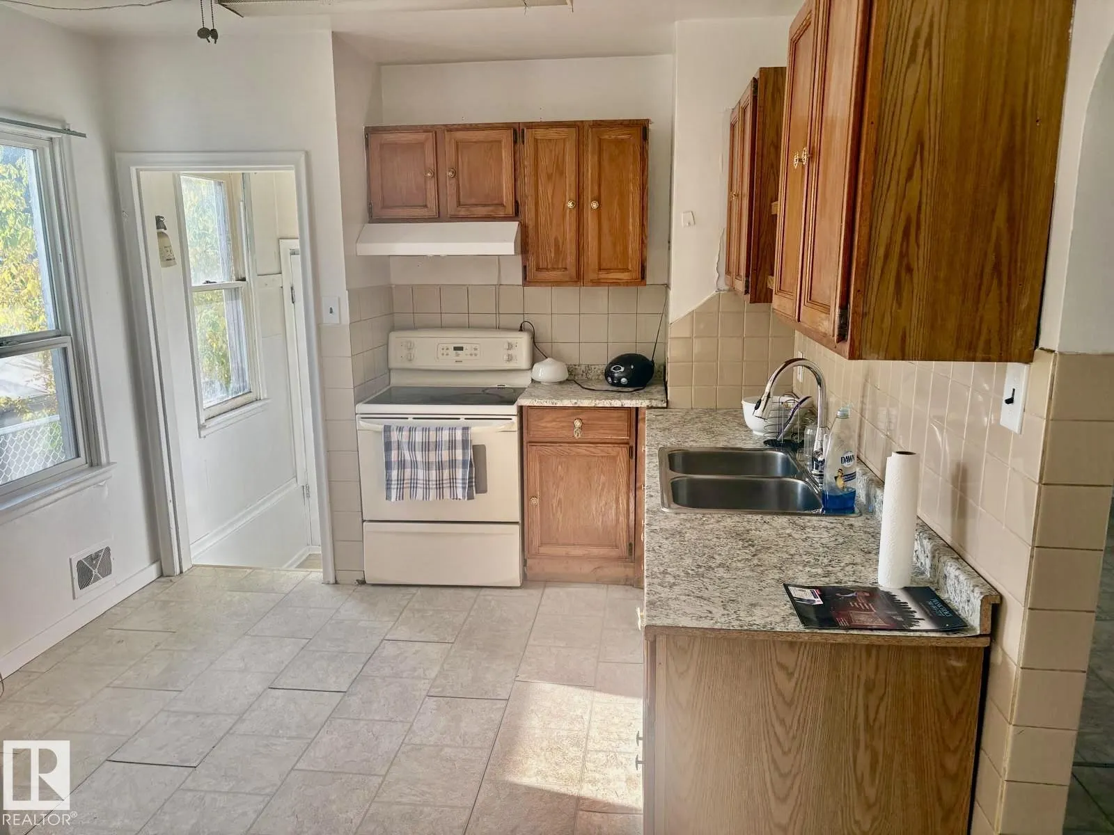 11922 69 ST NW