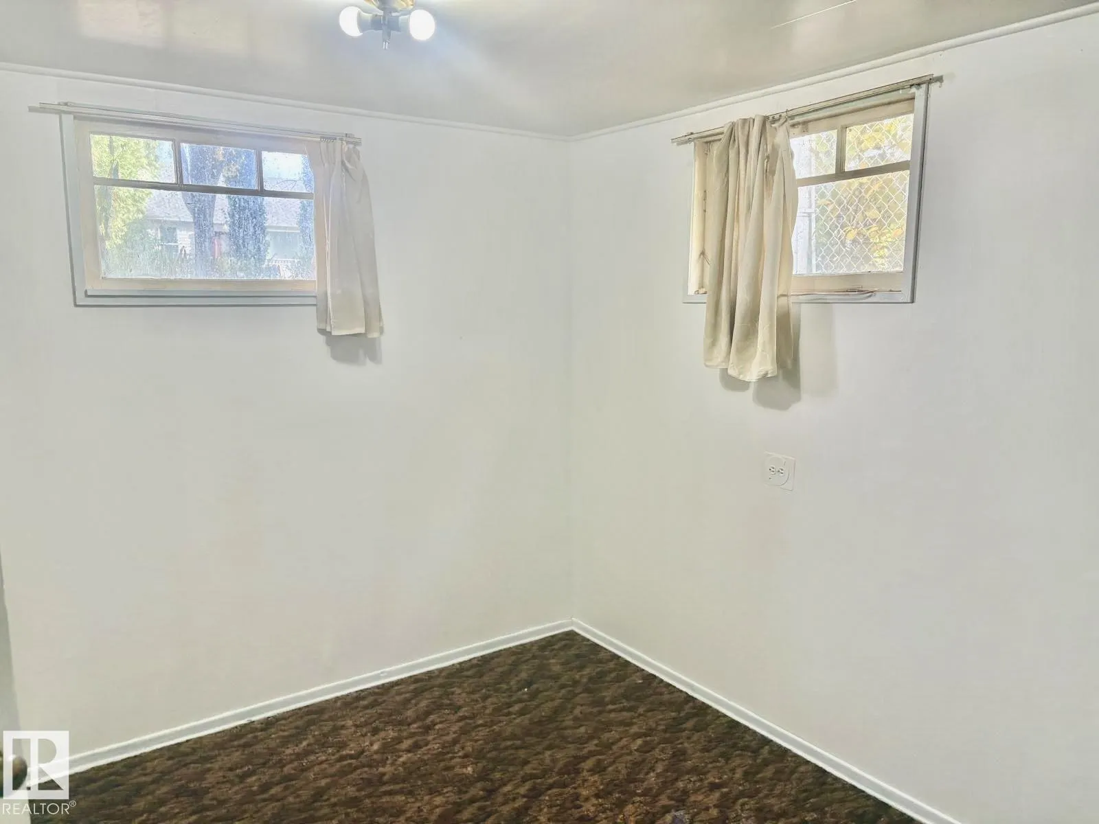 11922 69 ST NW