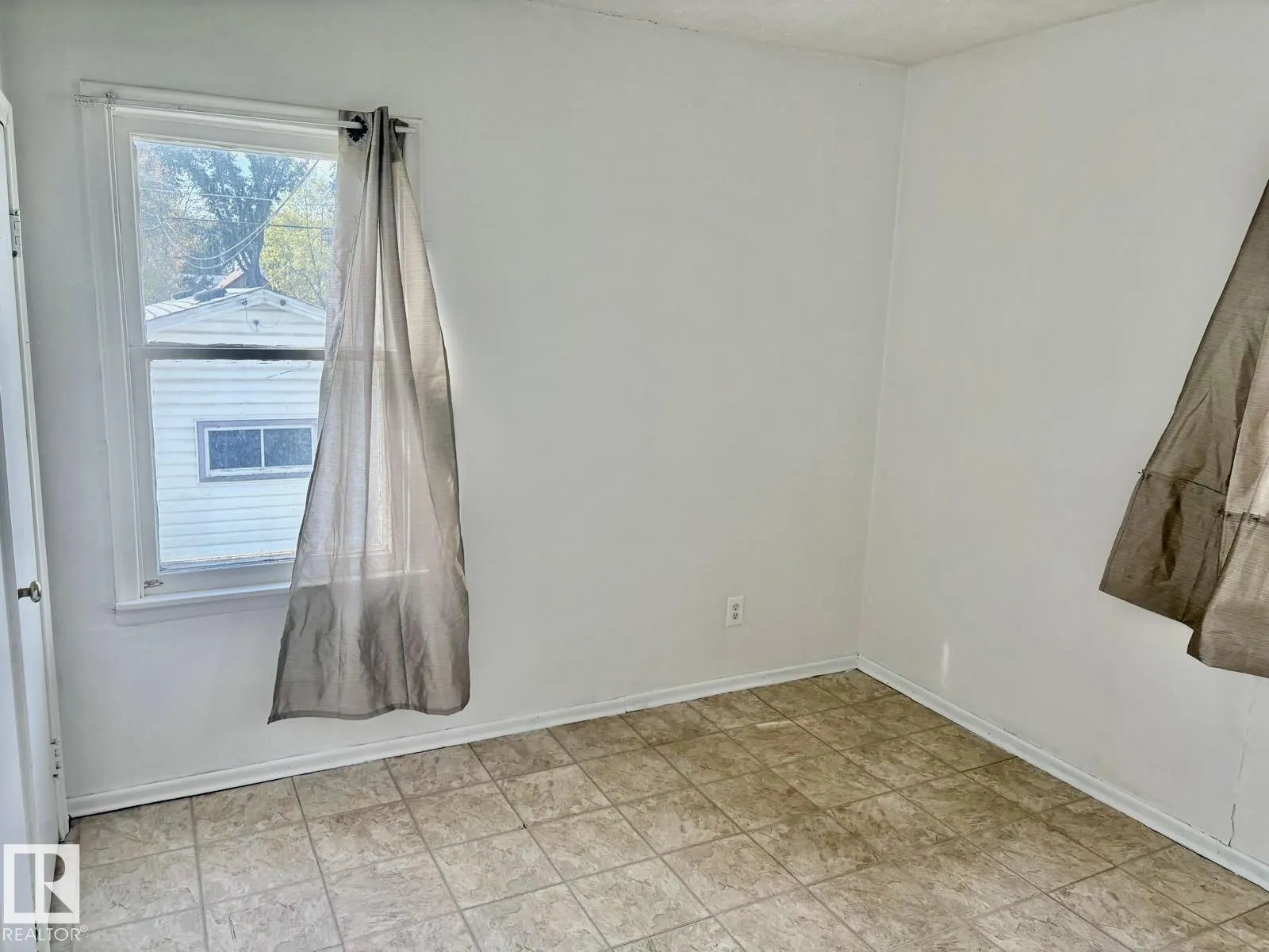 11922 69 ST NW
