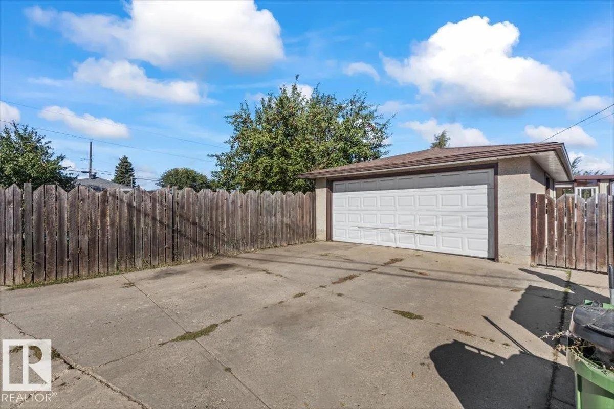 7627 128A AV NW