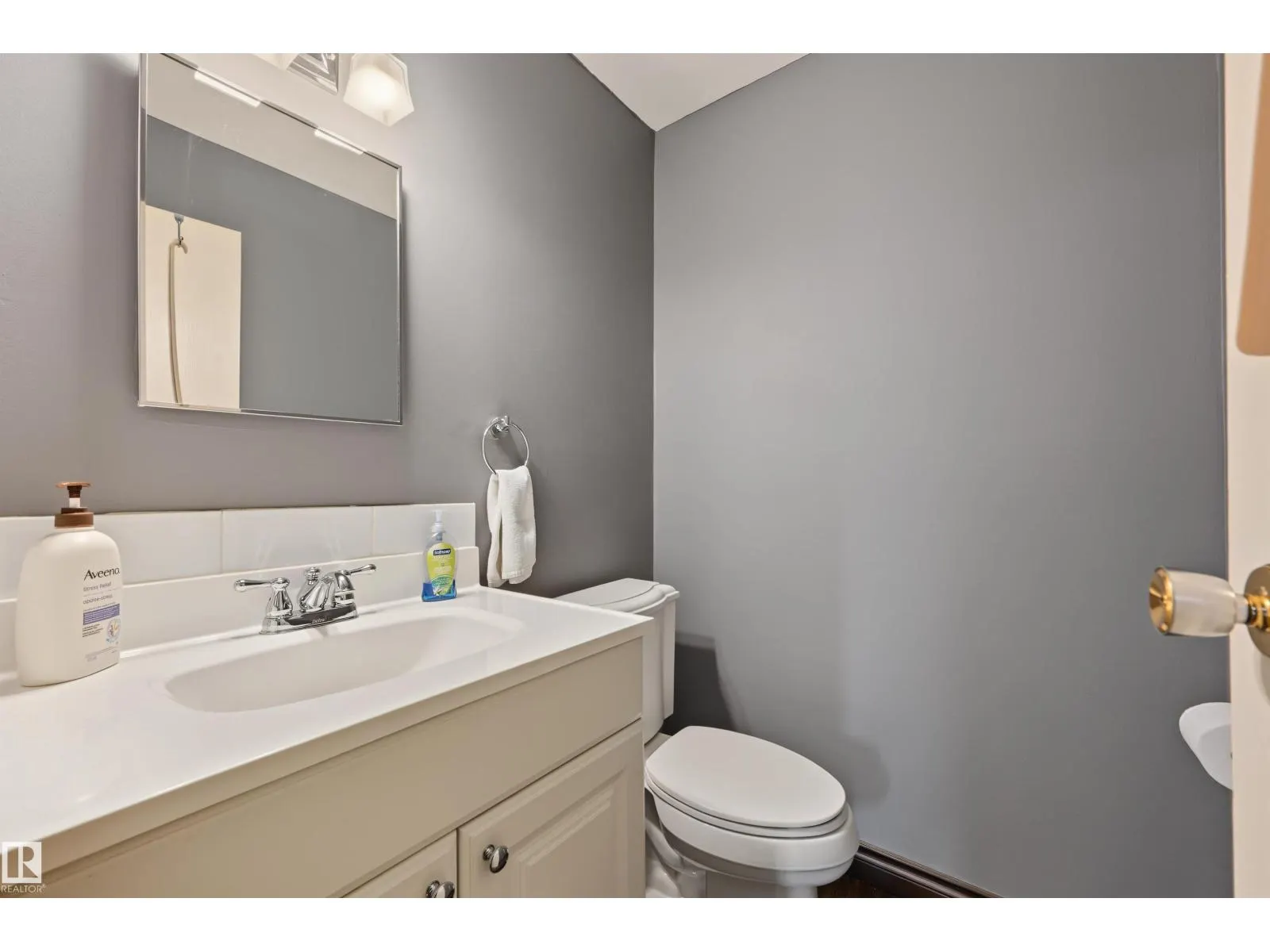 #53 4707 126 AV NW