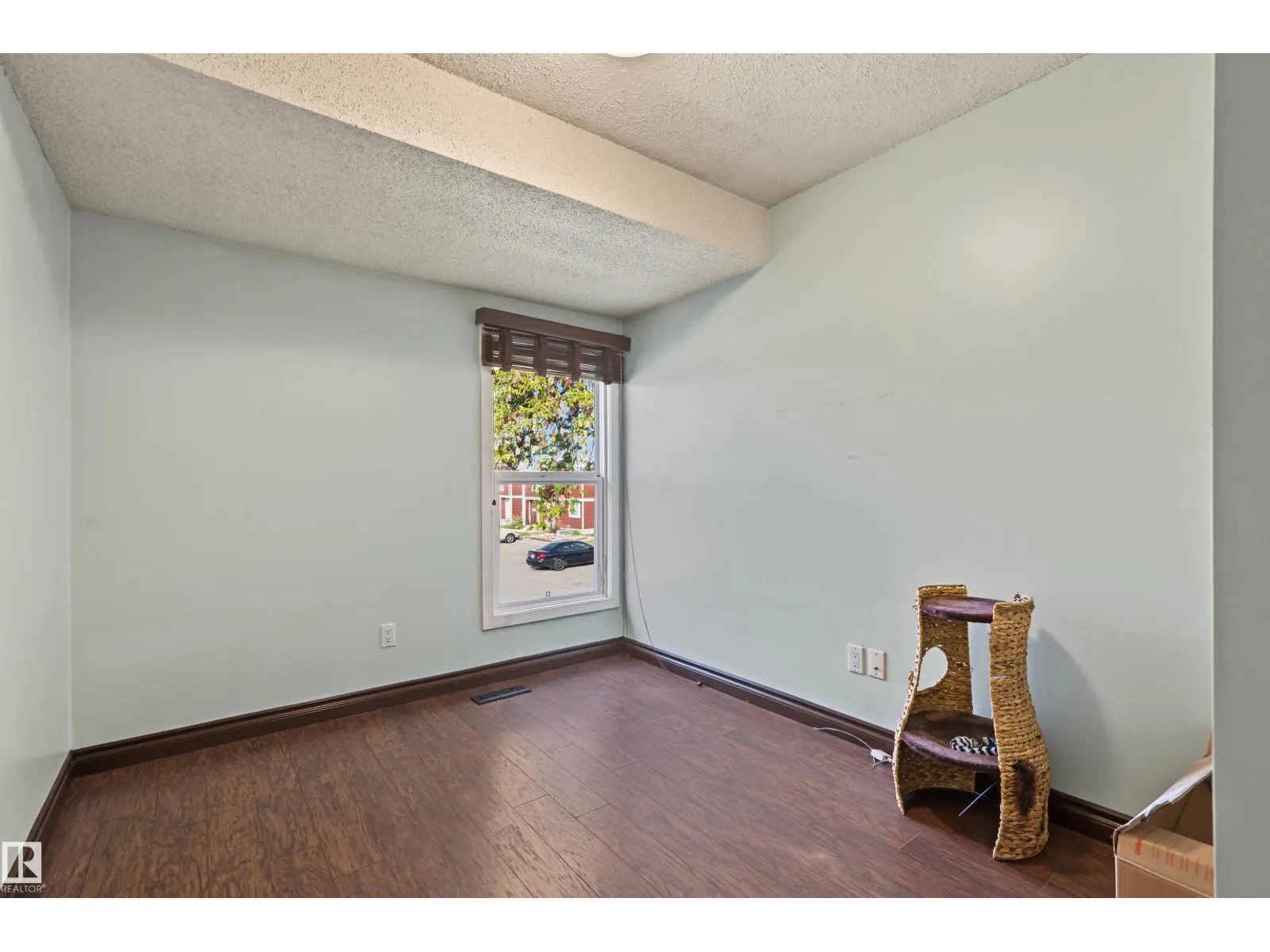 #53 4707 126 AV NW