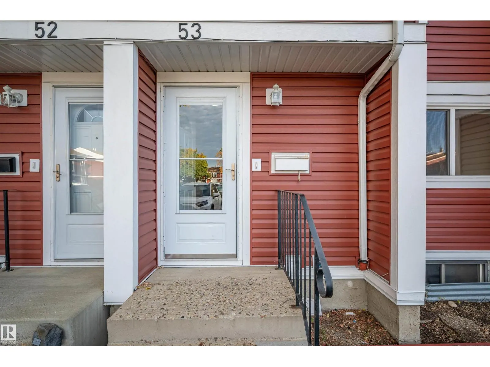 #53 4707 126 AV NW