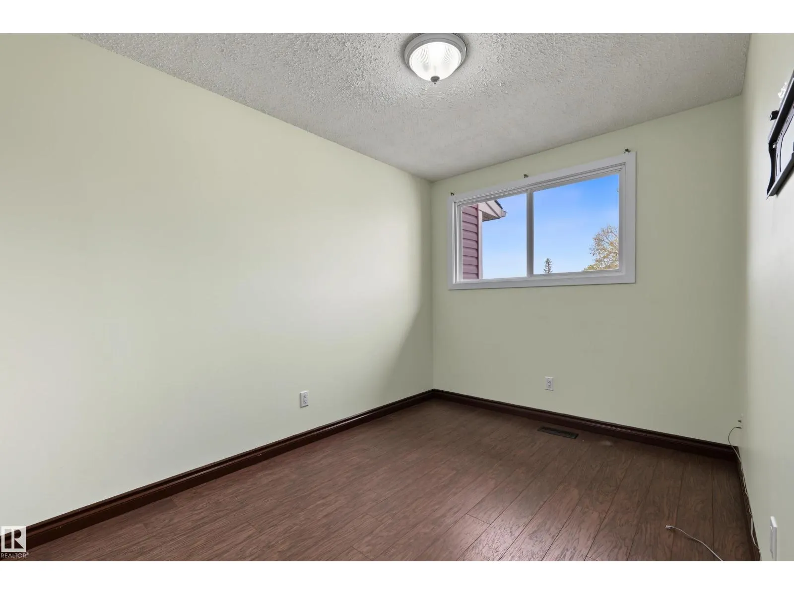#53 4707 126 AV NW