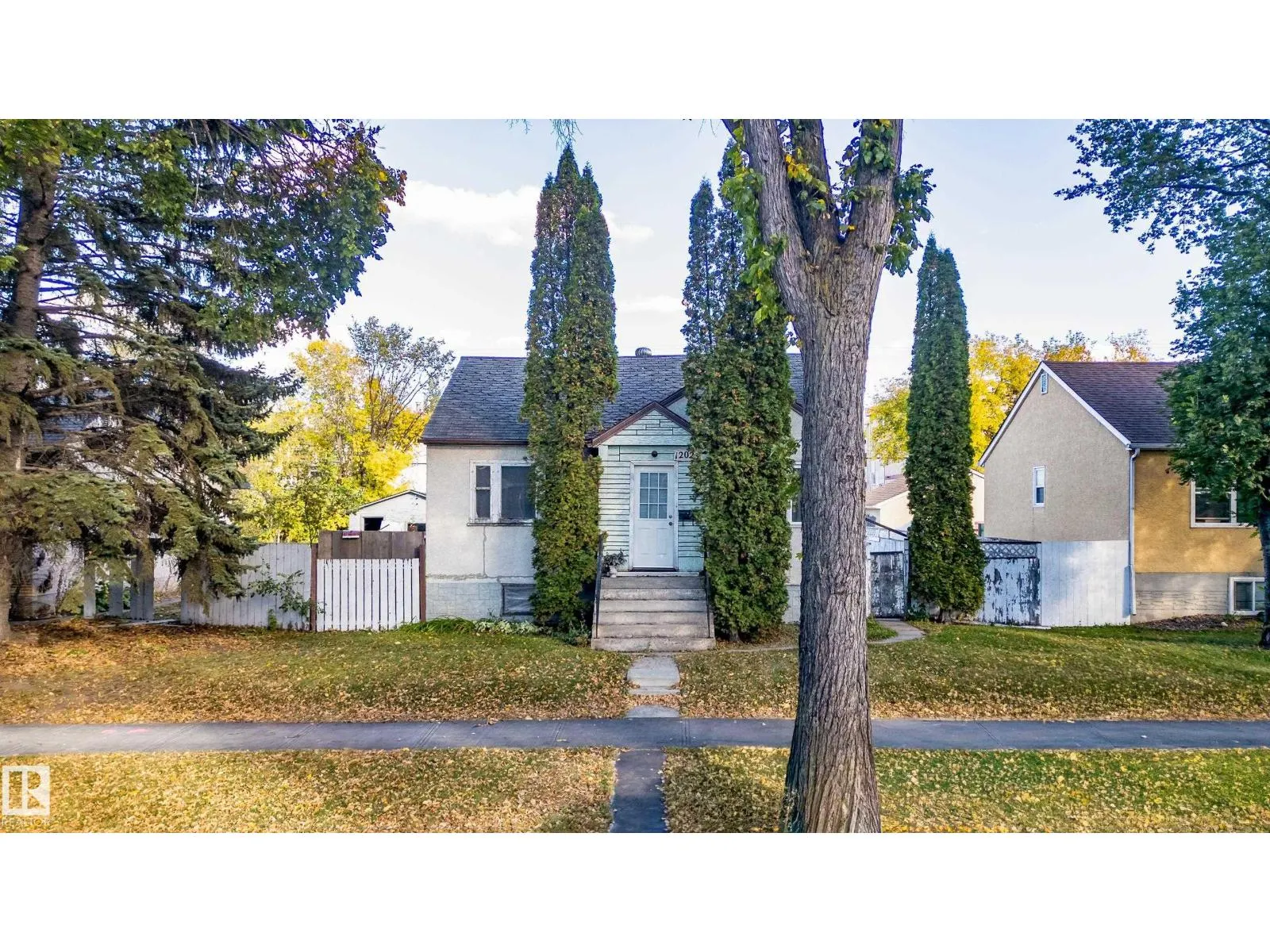 12023 67 ST NW