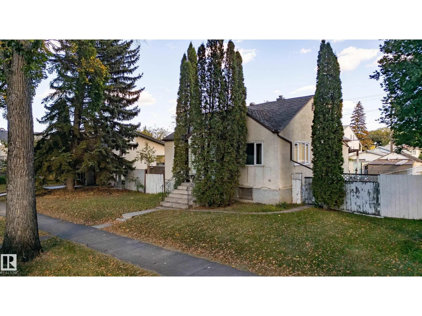 12023 67 ST NW