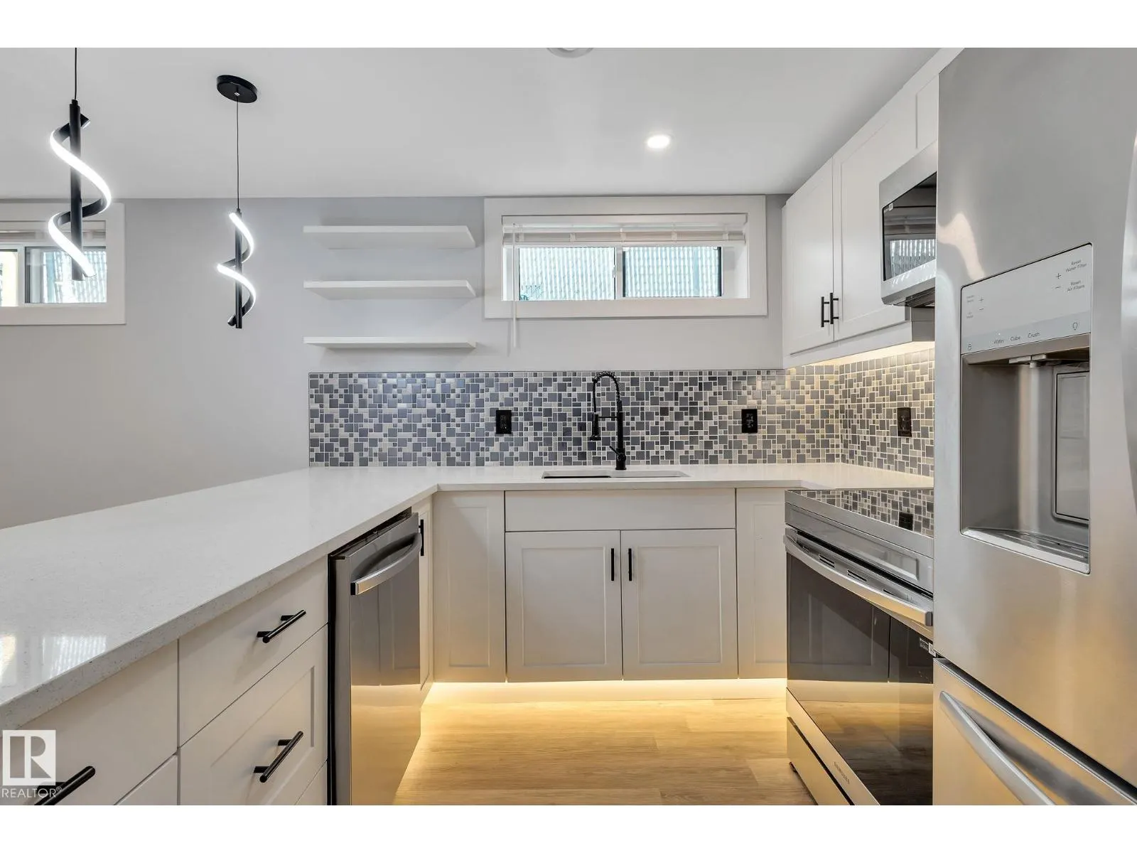 8823-8825 95 ST NW