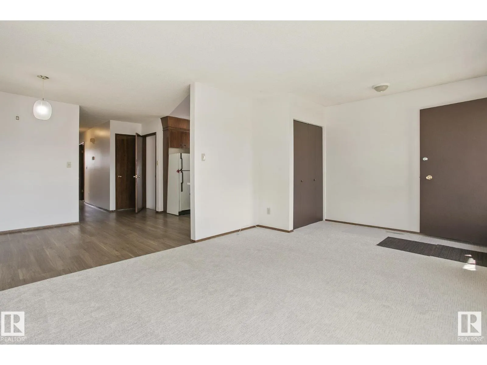 8823-8825 95 ST NW