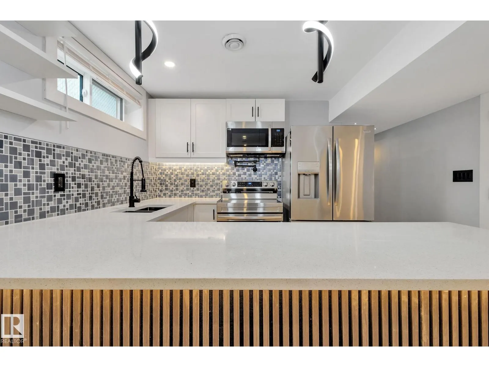 8823-8825 95 ST NW