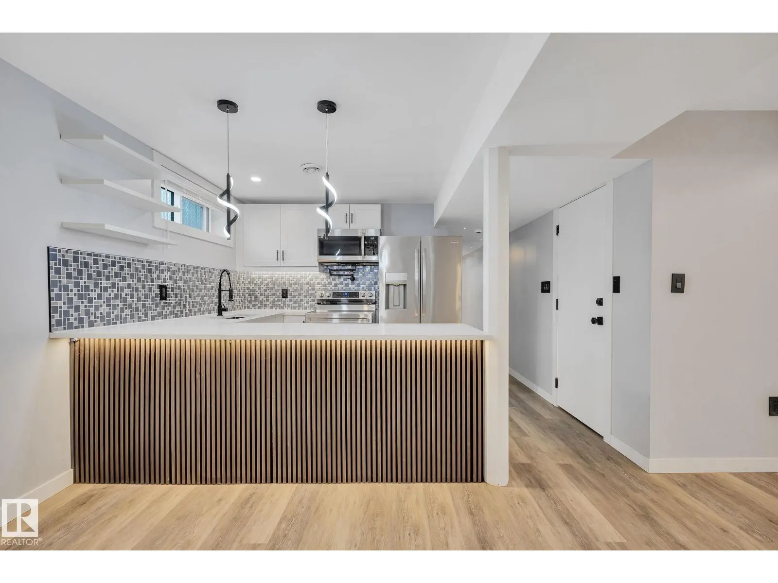 8823-8825 95 ST NW