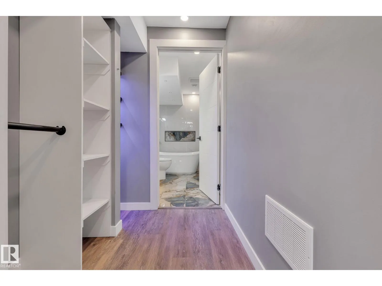 8823-8825 95 ST NW