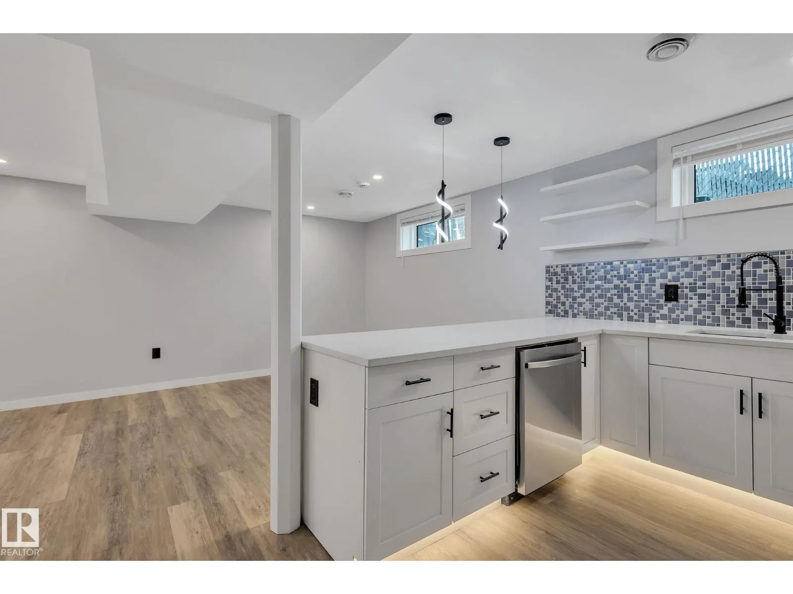 8823-8825 95 ST NW