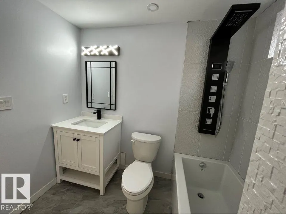 8823-8825 95 ST NW