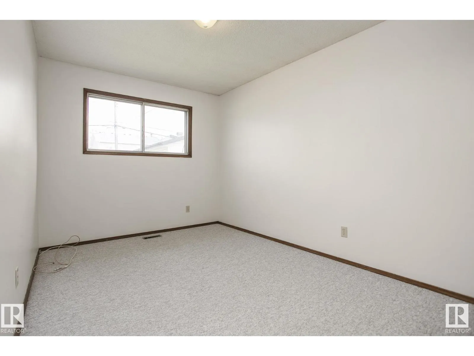 8823-8825 95 ST NW