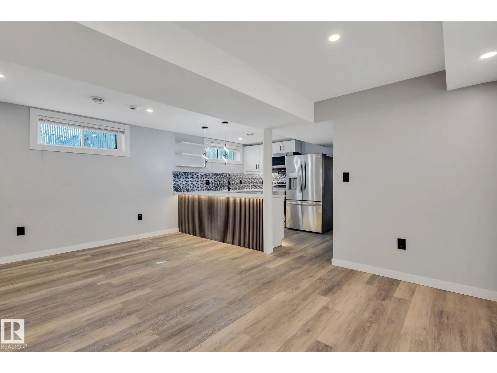 8823-8825 95 ST NW