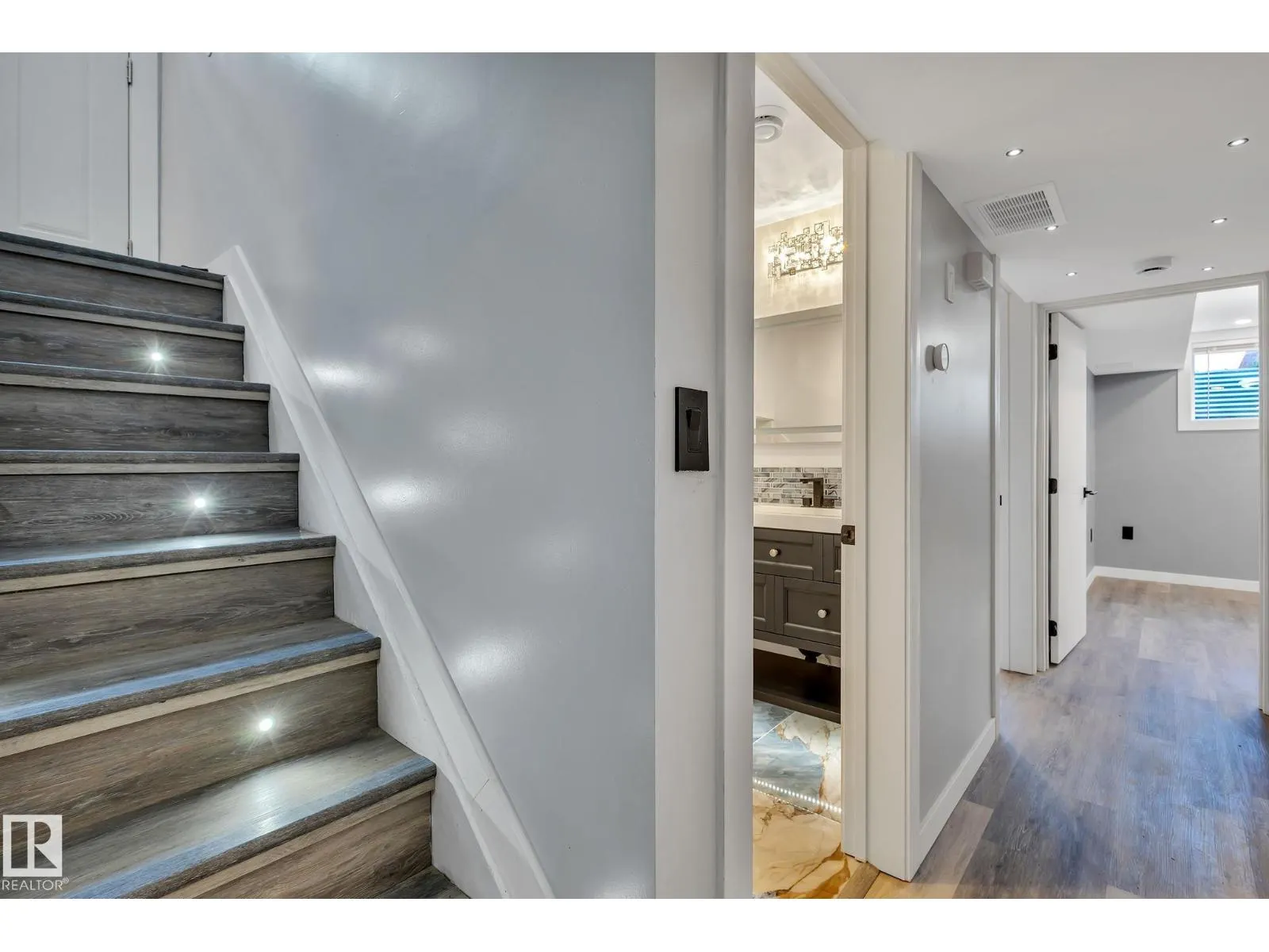 8823-8825 95 ST NW