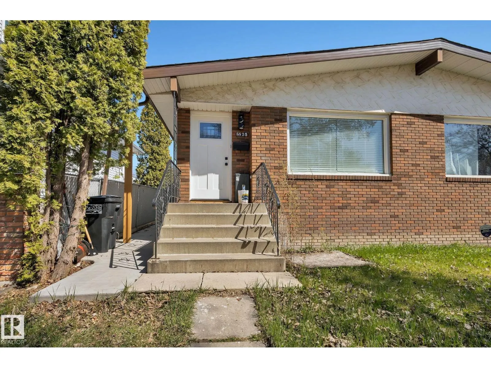 8823-8825 95 ST NW