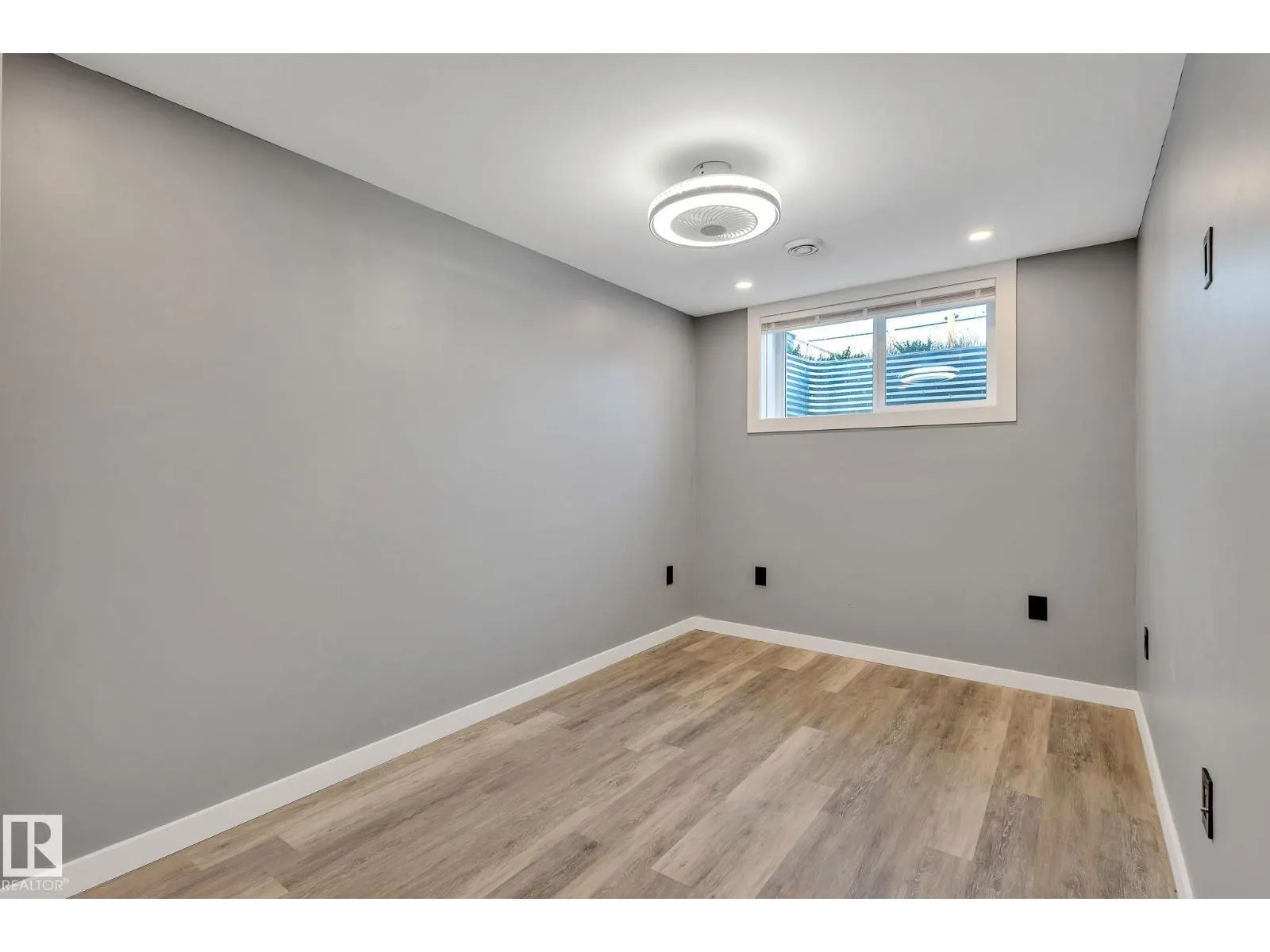 8823-8825 95 ST NW