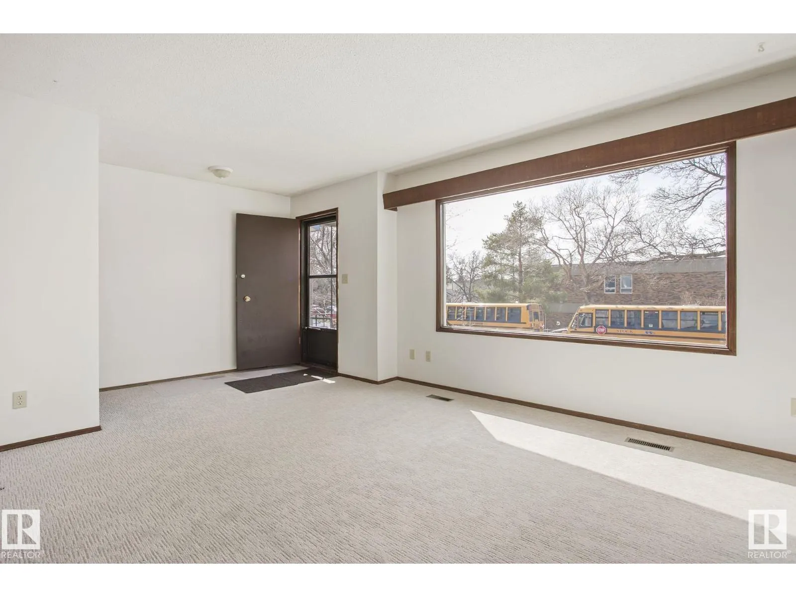 8823-8825 95 ST NW