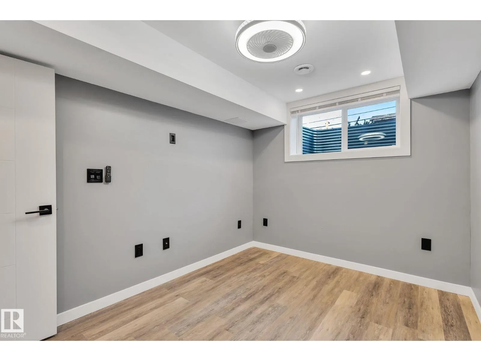 8823-8825 95 ST NW