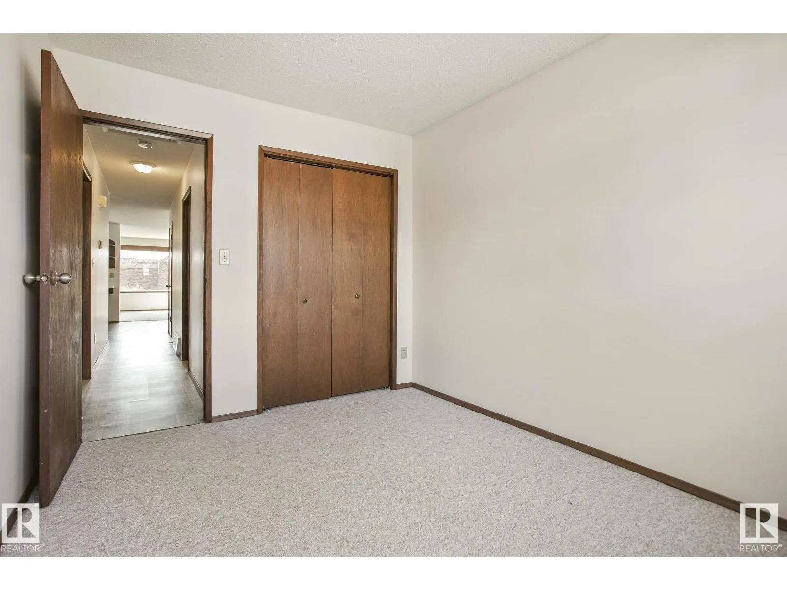 8823-8825 95 ST NW