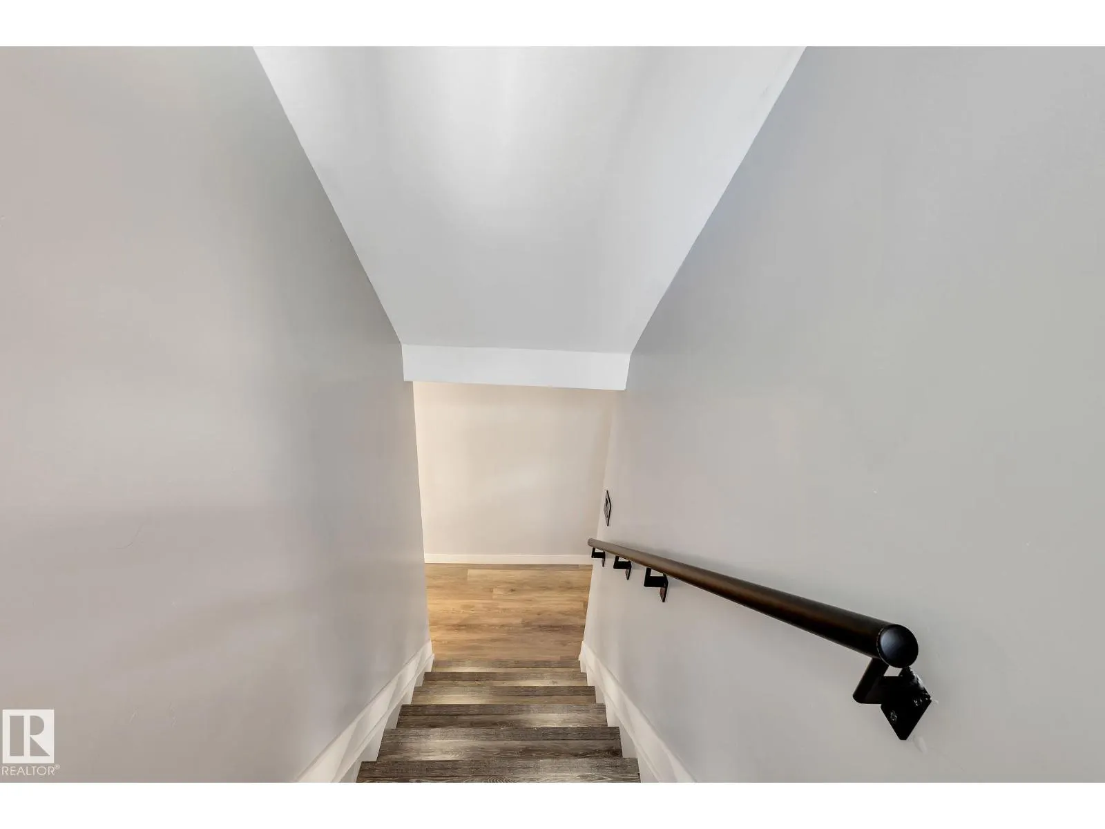 8823-8825 95 ST NW