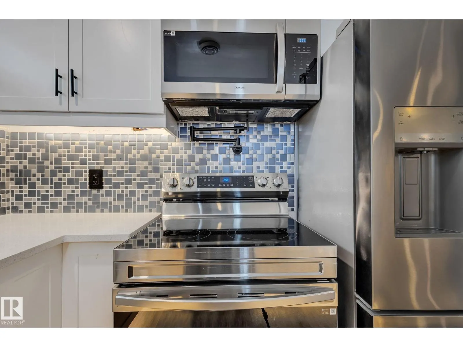 8823-8825 95 ST NW