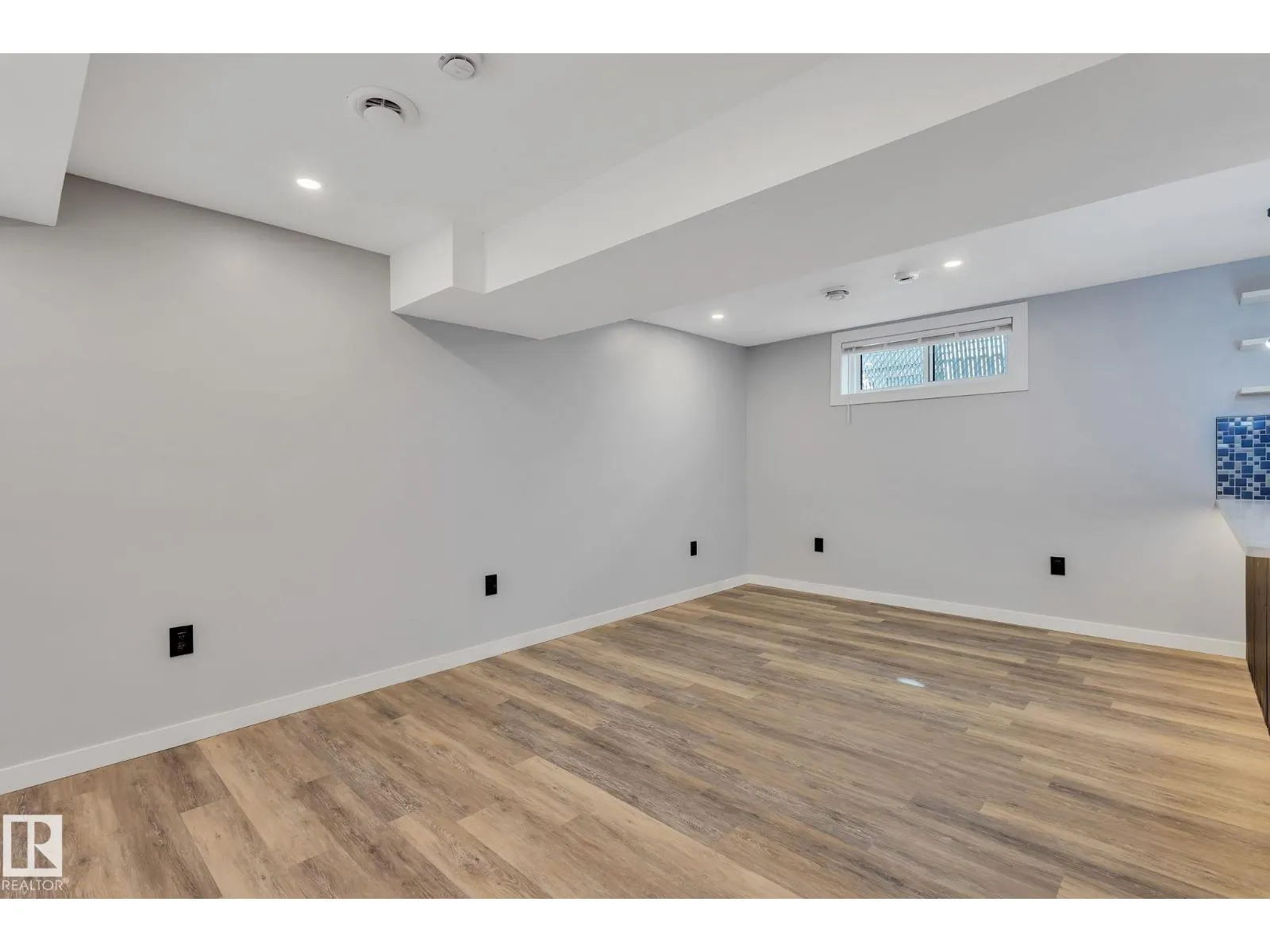 8823-8825 95 ST NW