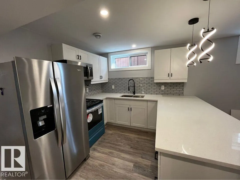 8823-8825 95 ST NW