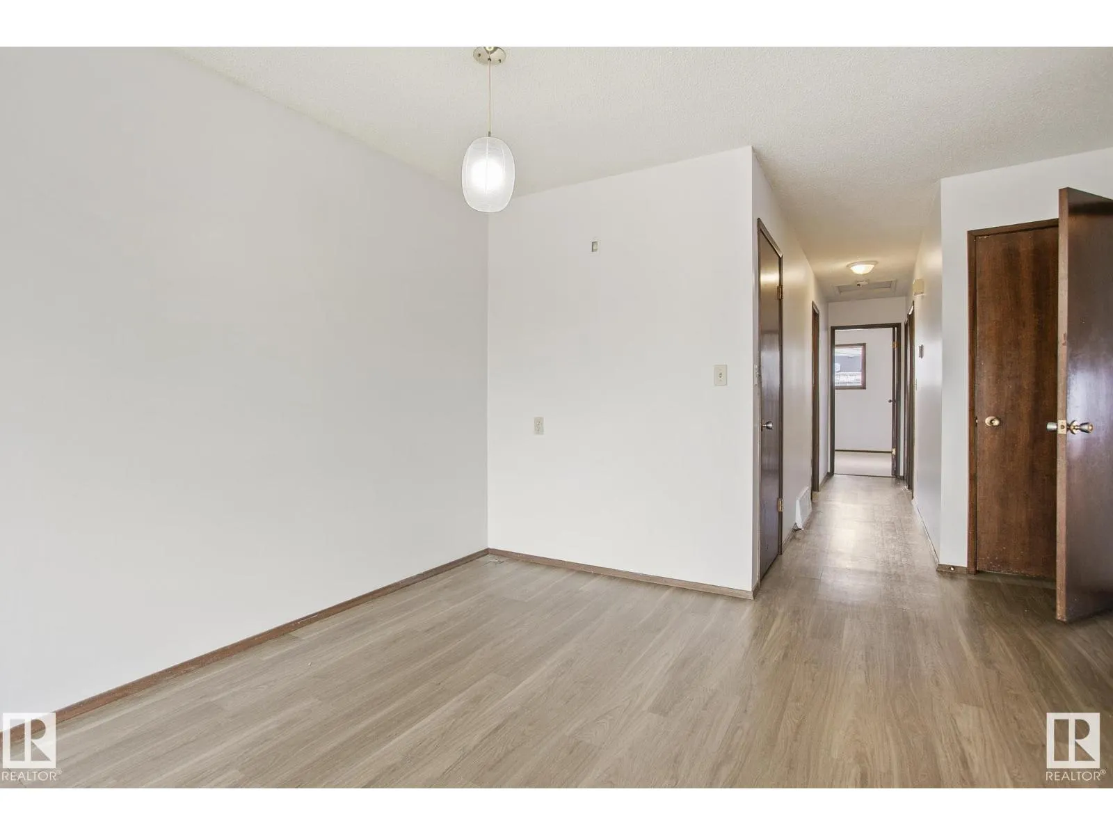 8823-8825 95 ST NW