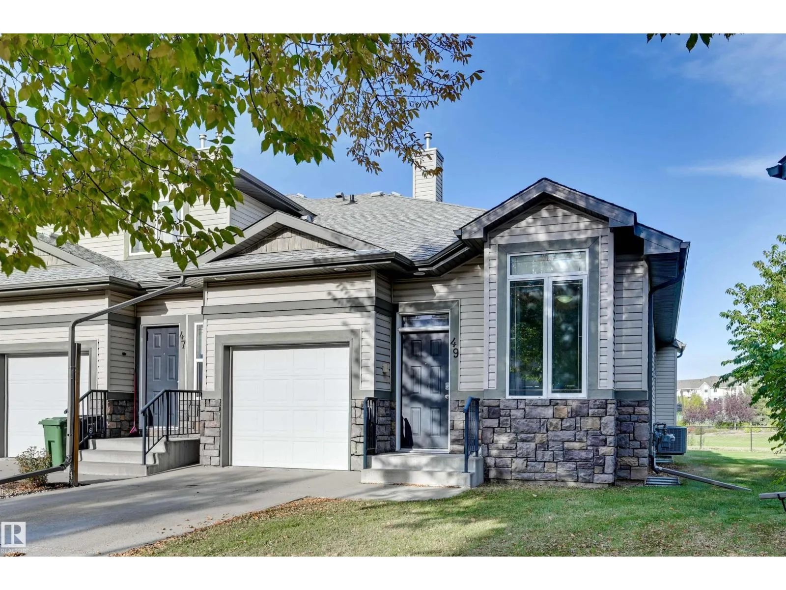 #49 10 WOODCREST LN