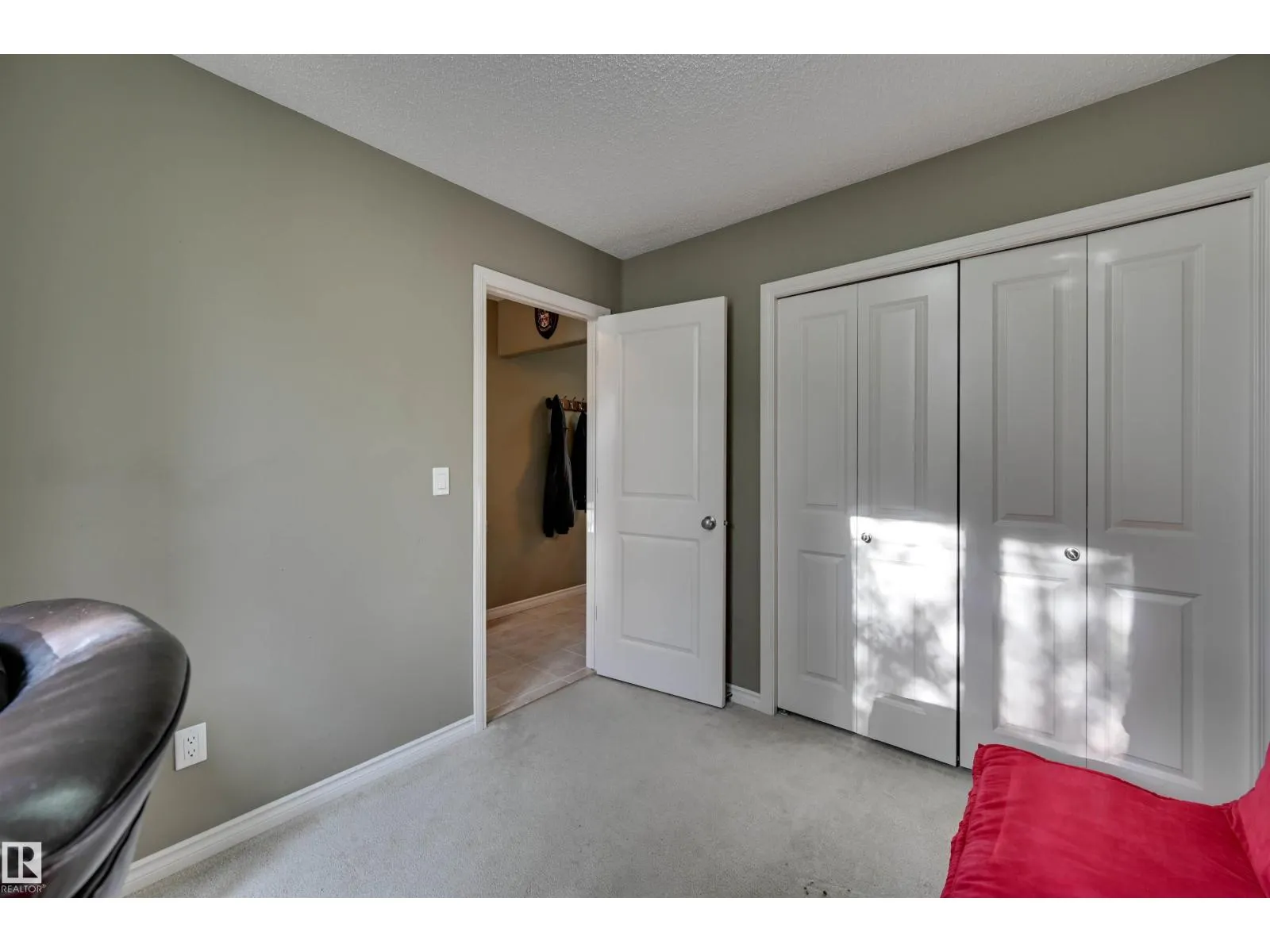 #49 10 WOODCREST LN