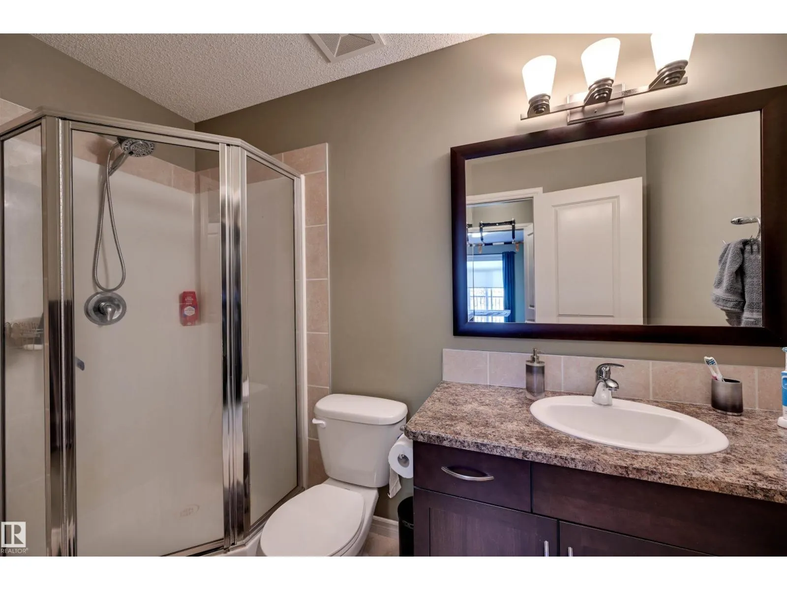 #49 10 WOODCREST LN