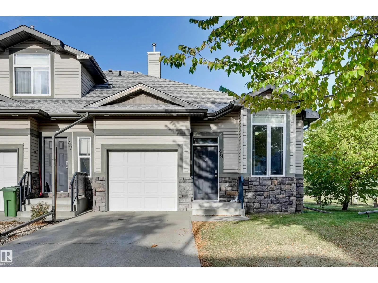 #49 10 WOODCREST LN