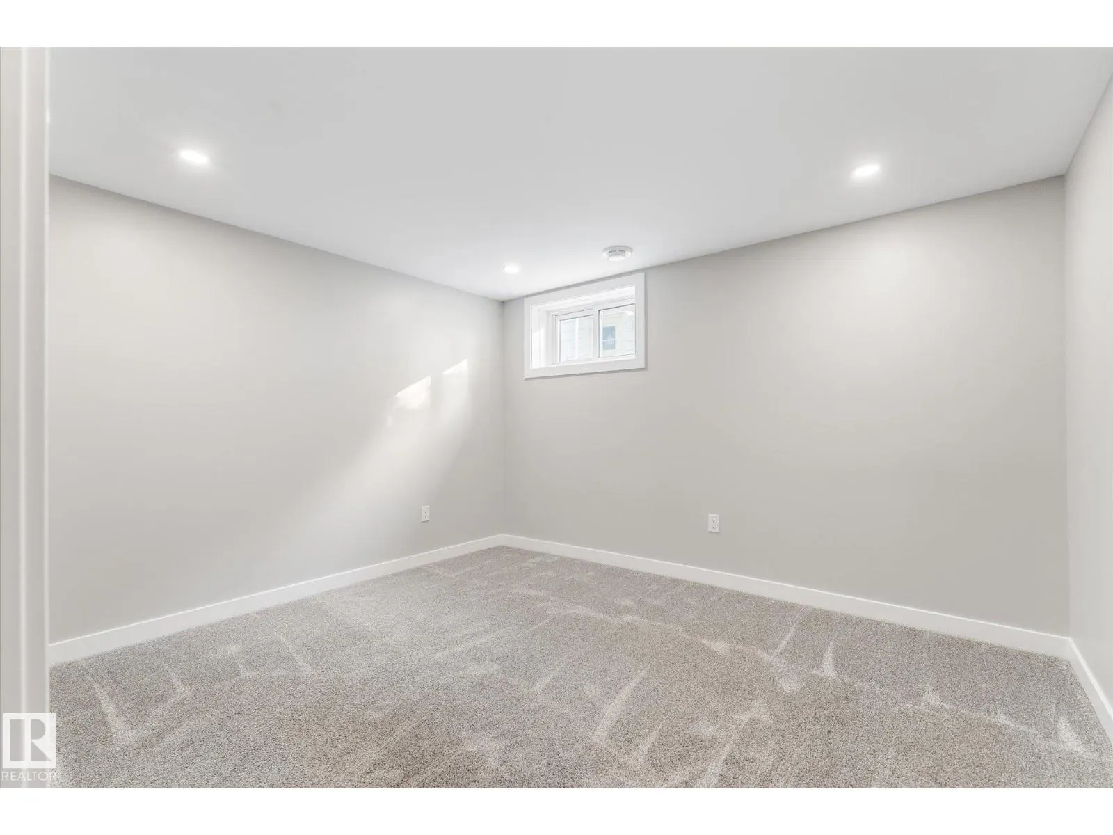 209 MCPHERSON AV